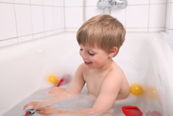 Water Play with Preschoolers – The Hanen Way!
